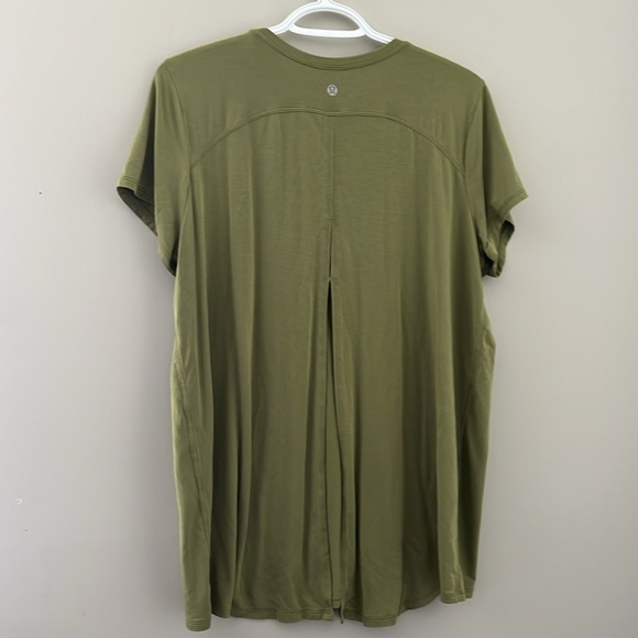 Lululemon Athletica Green Relaxed Short Sleeve Tee - Picture 2 of 4